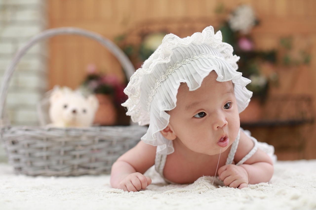 满月的孕妈供卵生的宝宝能看到多远（满月孕妈供卵生的宝宝能看清多远）